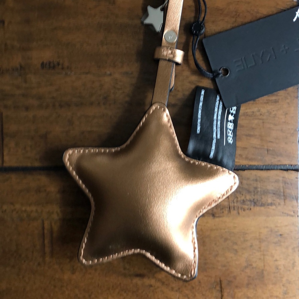 Kendall + Kylie Key Chain - Picture 6 of 8